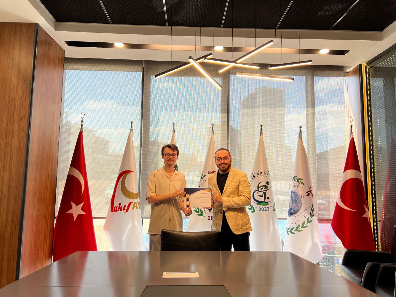 photo_6021596694078146537_y