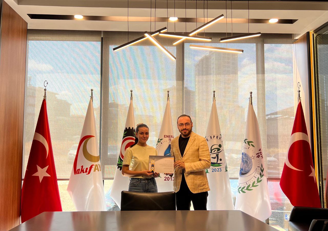 photo_6021596694078146542_y